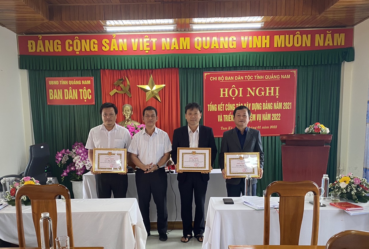 Chi bộ Ban Dân tộc tỉnh Quảng Nam tổ chức Hội nghị tổng kết công tác xây dựng Đảng năm 2021